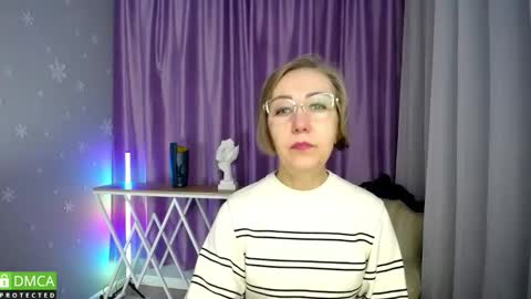 _greybunny_ online show from 10/13/25, 08:03