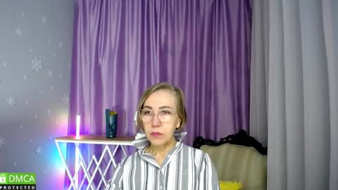 _greybunny_ online show from 10/18/25, 08:04