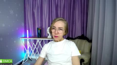 _greybunny_ online show from 10/22/25, 11:43