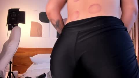 Hanna johnson online show from 01/28/25, 03:25