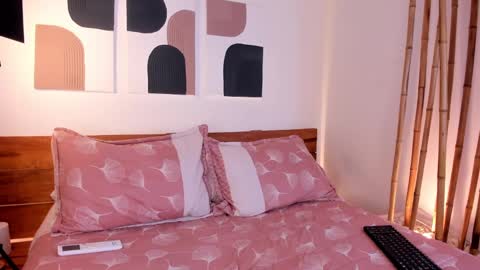 Hanna johnson online show from 02/01/25, 04:03