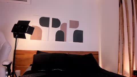 Hanna johnson online show from 02/24/25, 02:08