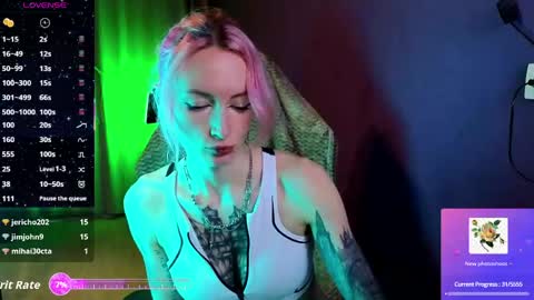 Snapshot of _helencarter chatting on 05/04/26, 08:27 Helen Carter 3 Next stream 2330 MSC online show from 05/04/26, 08:27