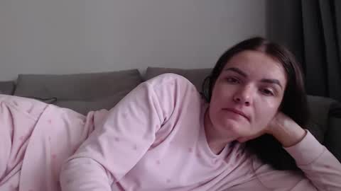 Snapshot of _hidden_frommymoom_ chatting on 06/09/26, 05:41 Criss4u online show from 06/09/26, 05:41