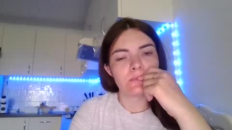 Snapshot of _hidden_frommymoom_ chatting on 06/19/26, 07:23 Criss4u online show from 06/19/26, 07:23