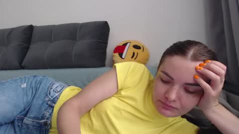 Snapshot of _hidden_frommymoom_ chatting on 07/18/26, 09:13 Criss4u online show from 07/18/26, 09:13