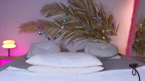 Holly online show from 02/09/25, 07:27