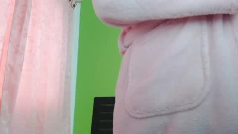 Snapshot of _honey1_ chatting on 05/27/26, 11:18 Honey online show from 05/27/26, 11:18