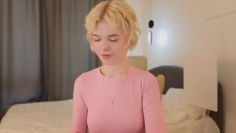 Snapshot of _honnyland chatting on 05/25/26, 01:17 Alisha online show from 05/25/26, 01:17