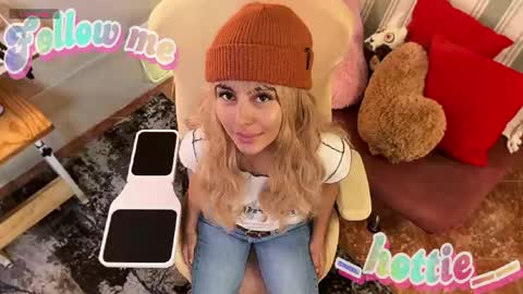 Snapshot of _hottie__ chatting on 05/30/26, 11:13 _hottie__ online show from 05/30/26, 11:13