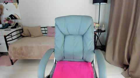 Snapshot of _i_d_a_ chatting on 02/04/25, 01:02 Ida online show from 02/04/25, 01:02
