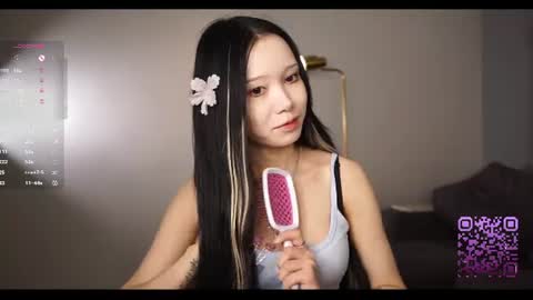 Snapshot of _in_the_end_ chatting on 06/19/26, 05:06 you Mia online show from 06/19/26, 05:06