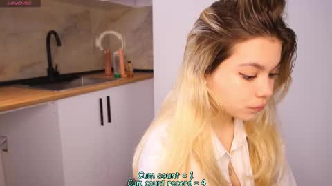 Snapshot of _iowaa_ chatting on 01/18/26, 07:23 Maria online show from 01/18/26, 07:23