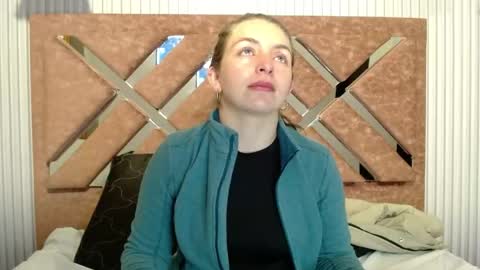 Snapshot of _isaabellaa chatting on 04/26/26, 10:24 Isa online show from 04/26/26, 10:24