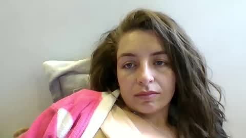 Snapshot of _isaabellaa chatting on 04/28/26, 02:33 Isa online show from 04/28/26, 02:33