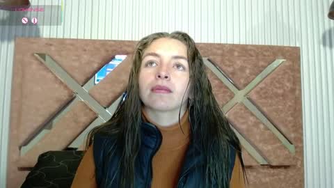 Snapshot of _isaabellaa chatting on 04/30/26, 12:44 Isa online show from 04/30/26, 12:44