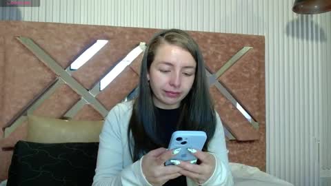Snapshot of _isaabellaa chatting on 05/10/26, 02:11 Isa online show from 05/10/26, 02:11