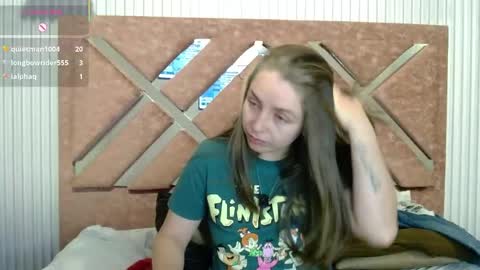 Snapshot of _isaabellaa chatting on 05/11/26, 02:45 Isa online show from 05/11/26, 02:45
