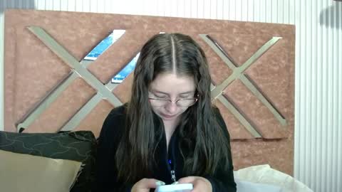 Snapshot of _isaabellaa chatting on 05/19/26, 12:33 Isa online show from 05/19/26, 12:33