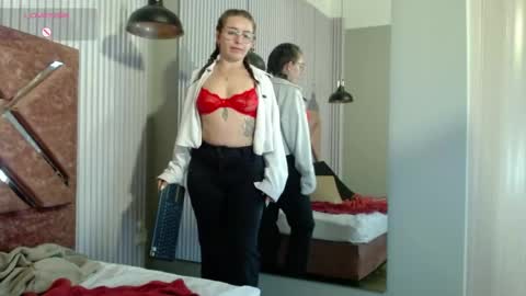 Snapshot of _isaabellaa chatting on 05/22/26, 01:17 Isa online show from 05/22/26, 01:17