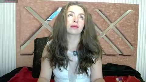 Snapshot of _isaabellaa chatting on 05/26/26, 01:07 Isa online show from 05/26/26, 01:07