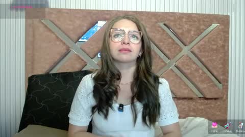 Snapshot of _isaabellaa chatting on 06/02/26, 01:02 Isa online show from 06/02/26, 01:02