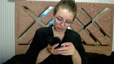 Snapshot of _isaabellaa chatting on 06/08/26, 01:28 Isa online show from 06/08/26, 01:28