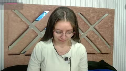 Snapshot of _isaabellaa chatting on 06/12/26, 12:48 Isa online show from 06/12/26, 12:48