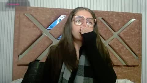 Snapshot of _isaabellaa chatting on 06/13/26, 10:57 Isa online show from 06/13/26, 10:57