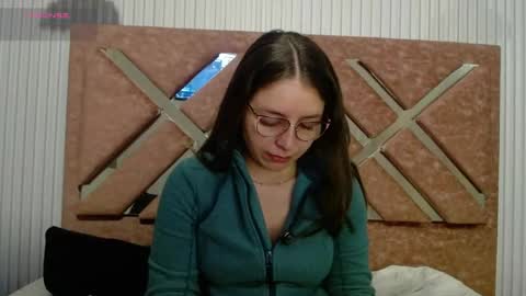 Snapshot of _isaabellaa chatting on 06/16/26, 12:41 Isa online show from 06/16/26, 12:41