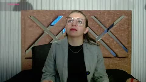 Snapshot of _isaabellaa chatting on 06/18/26, 11:14 Isa online show from 06/18/26, 11:14