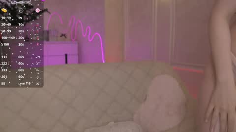 Snapshot of _jenniferr_ chatting on 05/13/26, 09:17 Jennifer online show from 05/13/26, 09:17