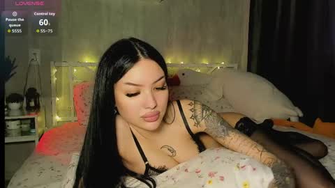 Jess blond and Leila brunette online show from 04/12/26, 07:35