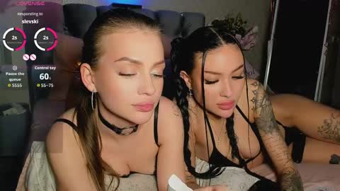 Snapshot of _jesslei_ chatting on 05/11/26, 04:04 Jess blond and Leila brunette online show from 05/11/26, 04:04