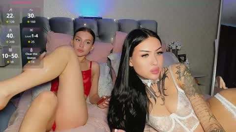 Snapshot of _jesslei_ chatting on 06/03/26, 04:23 Jess blond and Leila brunette online show from 06/03/26, 04:23