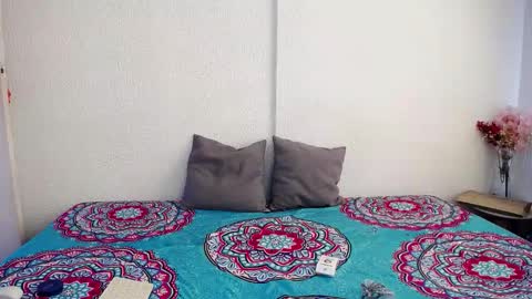 Snapshot of _joanne_and_oliver_ chatting on 09/19/25, 05:13 Joanne Oliver online show from 09/19/25, 05:13