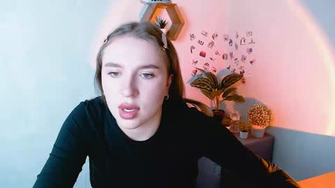 Jolia online show from 09/18/25, 12:29