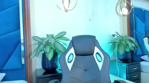 _julisweet_ online show from 11/24/25, 12:16