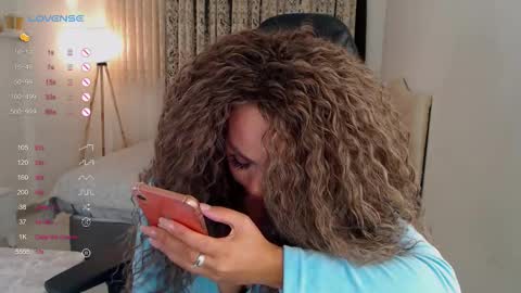 _just_a_queen_3 online show from 09/26/25, 04:44