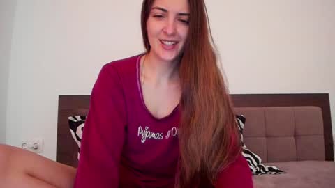 Snapshot of _just_a_simple_girl chatting on 12/12/24, 10:56 _just_a_simple_girl online show from 12/12/24, 10:56