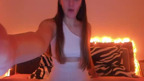 Snapshot of _just_a_simple_girl chatting on 12/18/24, 11:45 _just_a_simple_girl online show from 12/18/24, 11:45