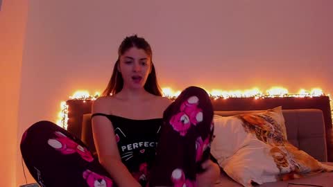 Snapshot of _just_a_simple_girl chatting on 01/09/25, 11:36 _just_a_simple_girl online show from 01/09/25, 11:36