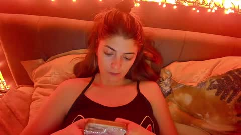 Snapshot of _just_a_simple_girl chatting on 01/09/25, 05:43 _just_a_simple_girl online show from 01/09/25, 05:43