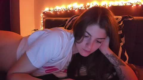 Snapshot of _just_a_simple_girl chatting on 01/11/25, 03:09 _just_a_simple_girl online show from 01/11/25, 03:09