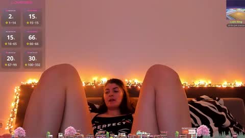 Snapshot of _just_a_simple_girl chatting on 01/17/25, 12:52 _just_a_simple_girl online show from 01/17/25, 12:52