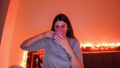 Snapshot of _just_a_simple_girl chatting on 02/04/25, 11:05 _just_a_simple_girl online show from 02/04/25, 11:05