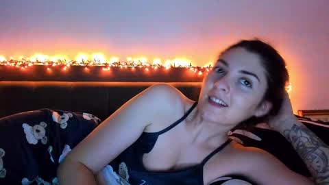 Snapshot of _just_a_simple_girl chatting on 02/08/25, 07:27 _just_a_simple_girl online show from 02/08/25, 07:27