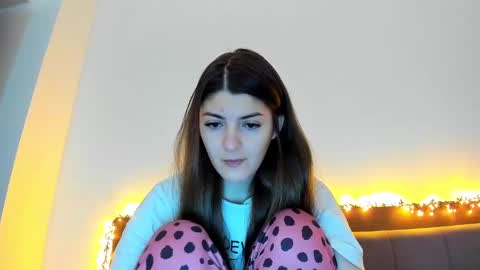 Snapshot of _just_a_simple_girl chatting on 02/19/25, 11:17 _just_a_simple_girl online show from 02/19/25, 11:17