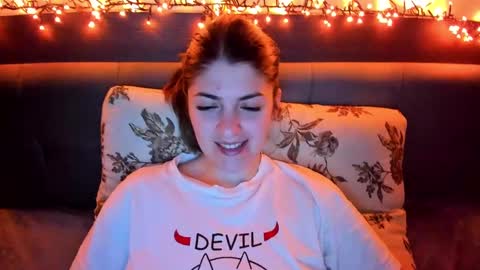 Snapshot of _just_a_simple_girl chatting on 02/19/25, 05:27 _just_a_simple_girl online show from 02/19/25, 05:27