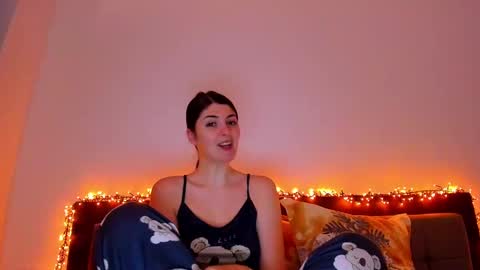 Snapshot of _just_a_simple_girl chatting on 02/20/25, 11:31 _just_a_simple_girl online show from 02/20/25, 11:31